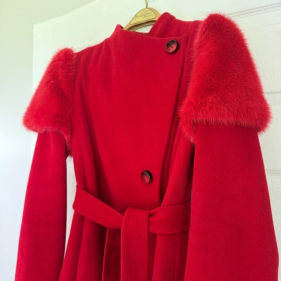 Frizman red virgin wool wrap coat with fur shoulder detail - size Medium - Picture 2 of 13